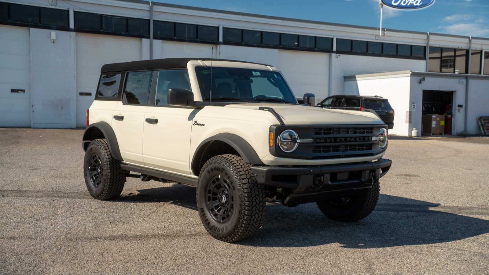 2026 Ford Bronco Big Bend in Desert Sand — front three-quarter view