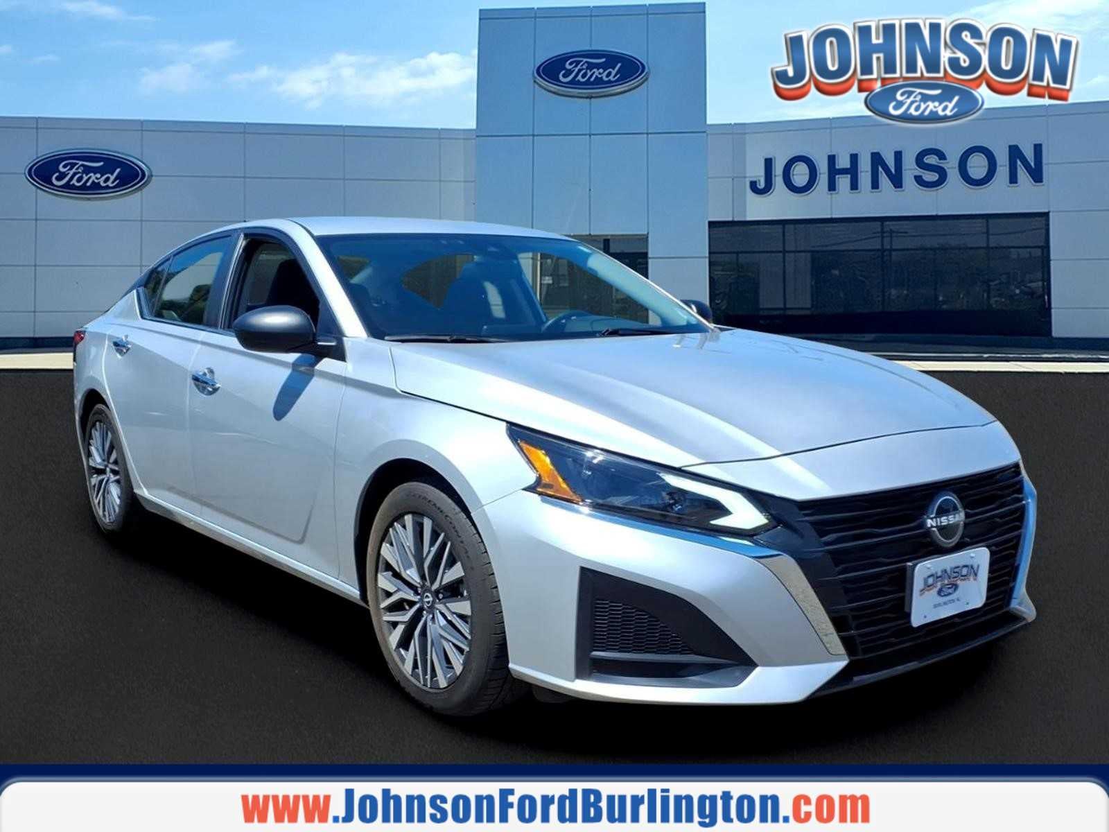 2024 Nissan Altima 2.5 SV in Brilliant Silver Metallic — front three-quarter view